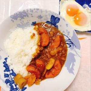 目玉焼き乗せ☆カレーミートソース丼